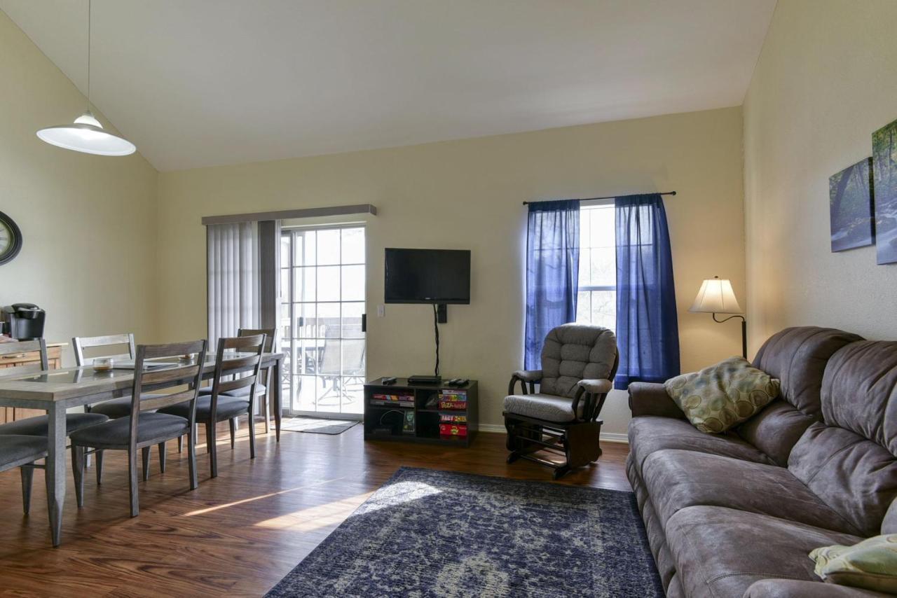 Apartment Waterway - Balcony View Of Taneycomo -- Blocks To Marina And Boat Rentals!! *