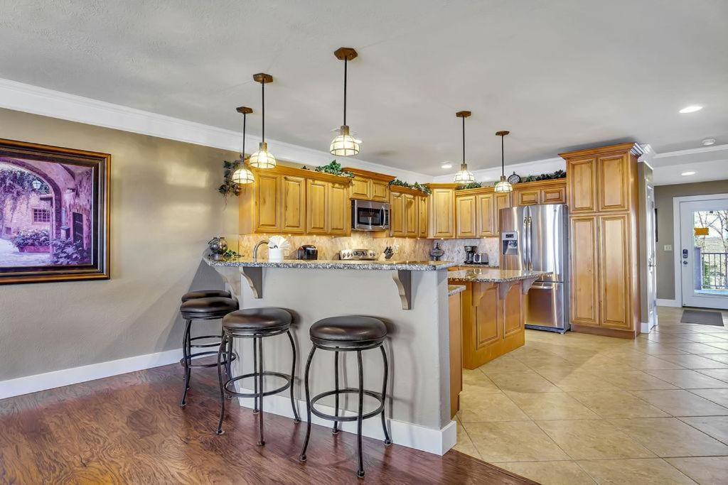 Hawthorne -- 1411 Branson