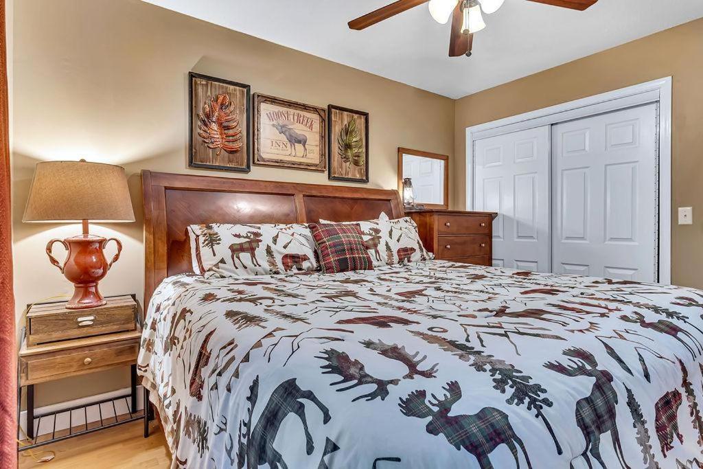 Black Walnut With Loft-- 409 Holiday home