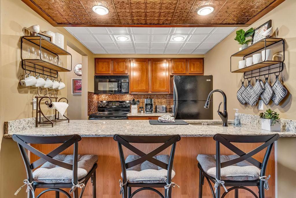 Black Walnut With Loft-- 409 Holiday home