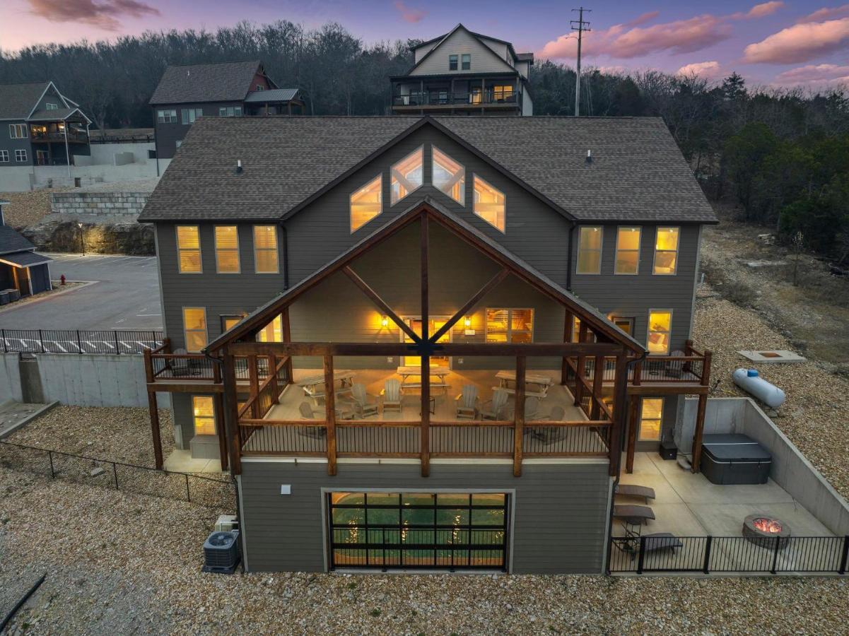 Holiday home Chateau On The Cove Branson