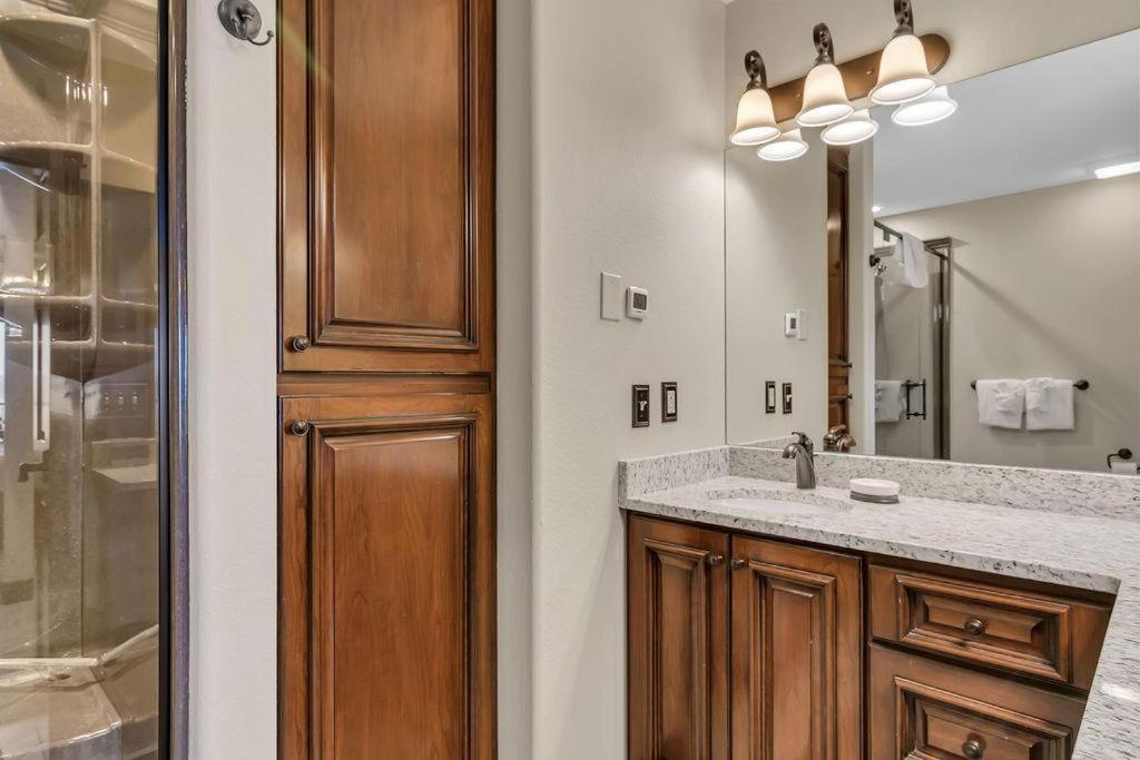 Hawthorne -- 1427 Branson