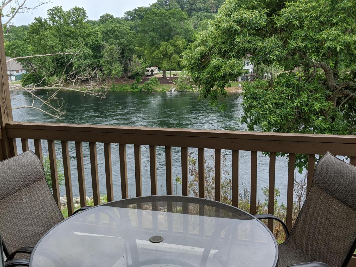 Waterway - Balcony View Of Taneycomo -- Blocks To Marina And Boat Rentals!! Apartment *