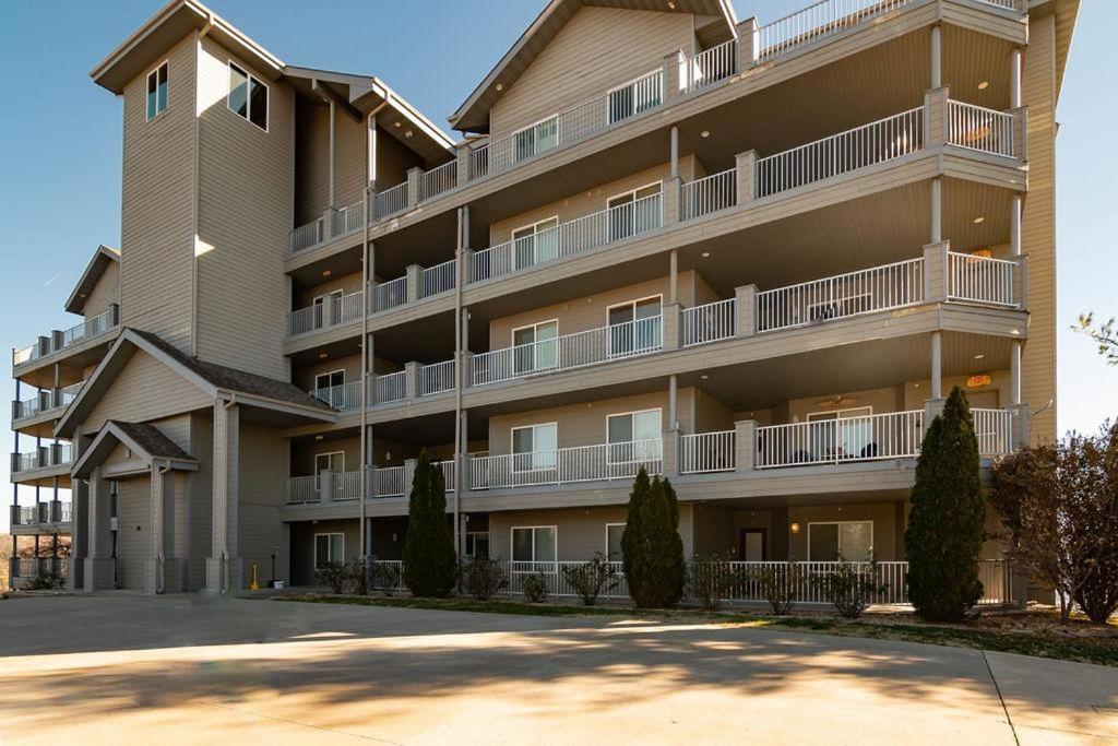 Hawthorne -- 1423 * Branson