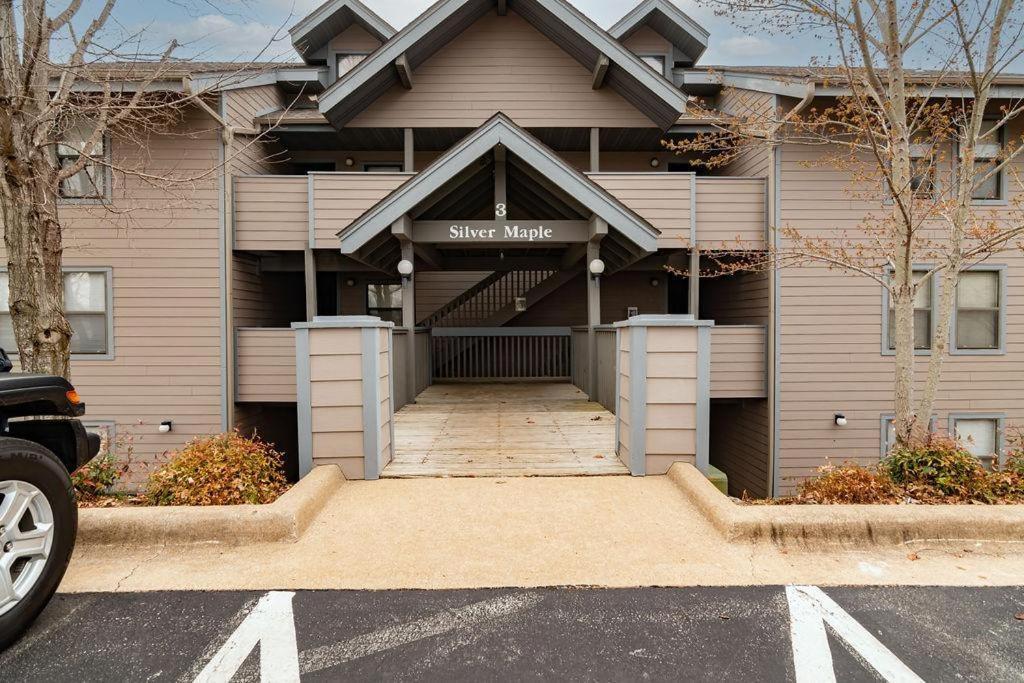 Silver Maple --305--with Boat Slip Holiday home Branson