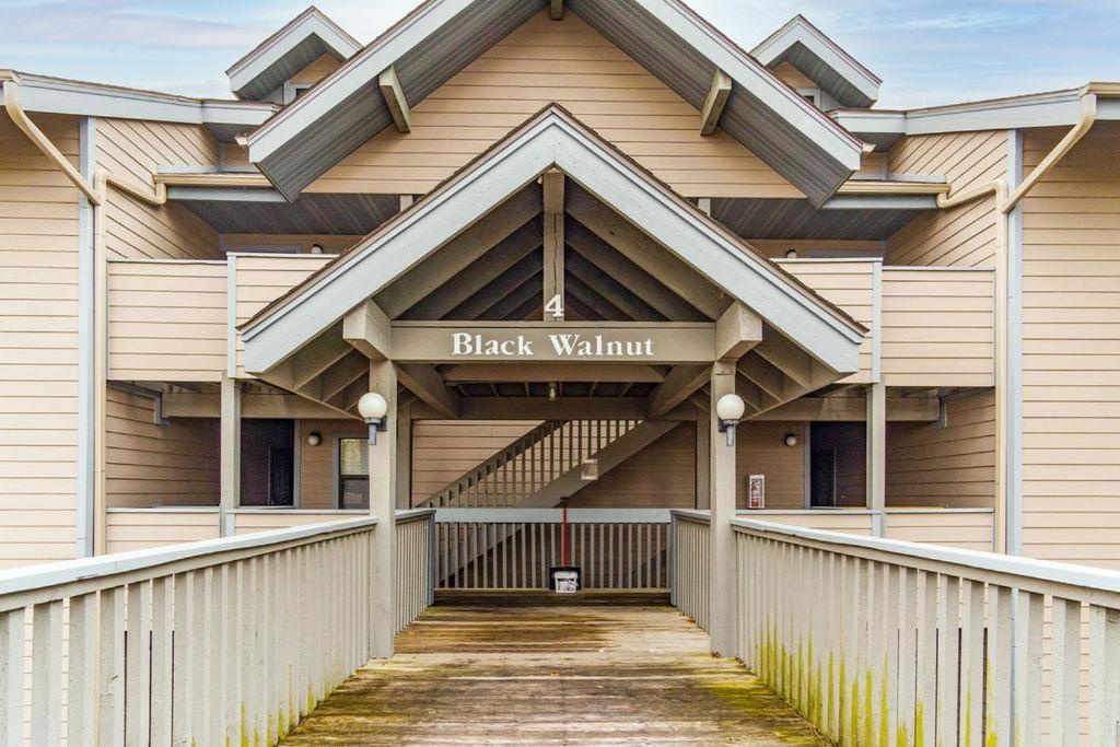 Black Walnut With Loft-- 409 Holiday home