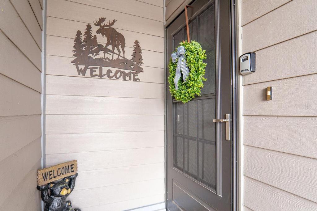 Black Walnut With Loft-- 409 Holiday home