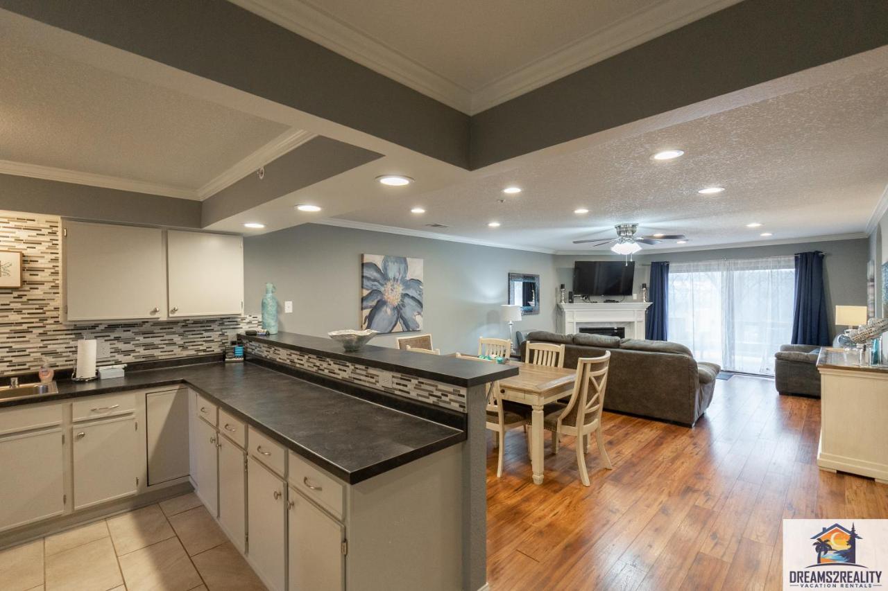 2br Updated - Close To The Strip - 2 Pools - Free Tickets Included - Fhe-3 Holiday home *