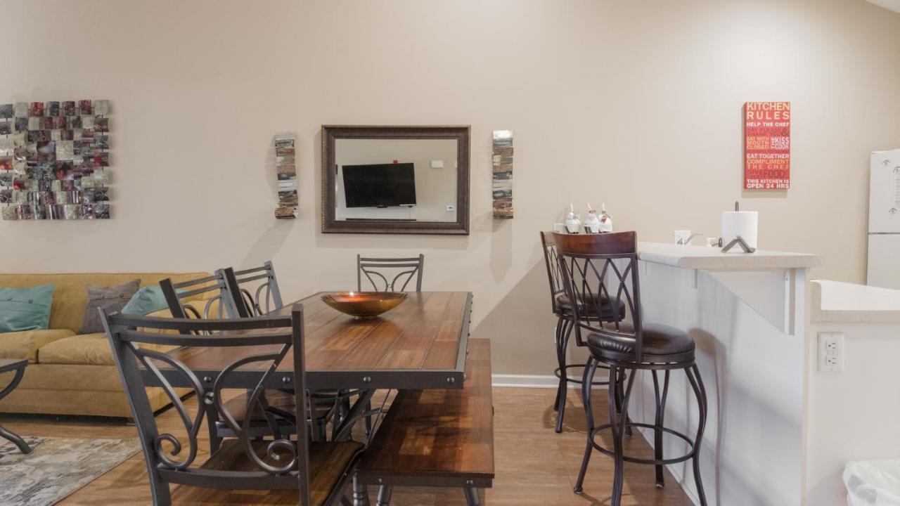 2br - Near The Strip - Jacuzzi Tub - Free Tickets Included - Ch1-35 Holiday home