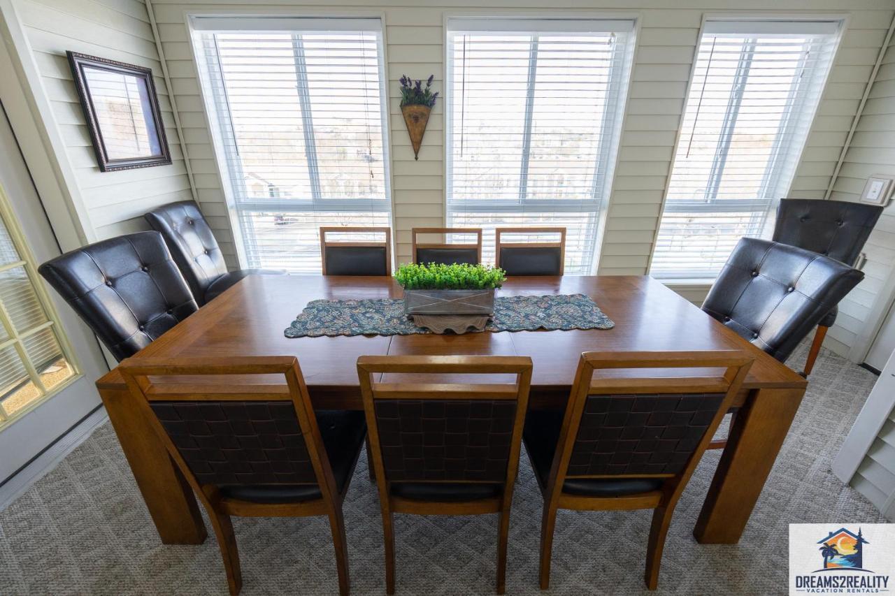 3 Bedroom - Near The Strip - Jacuzzi Tub - Free Tickets Included - Ch4-5 *