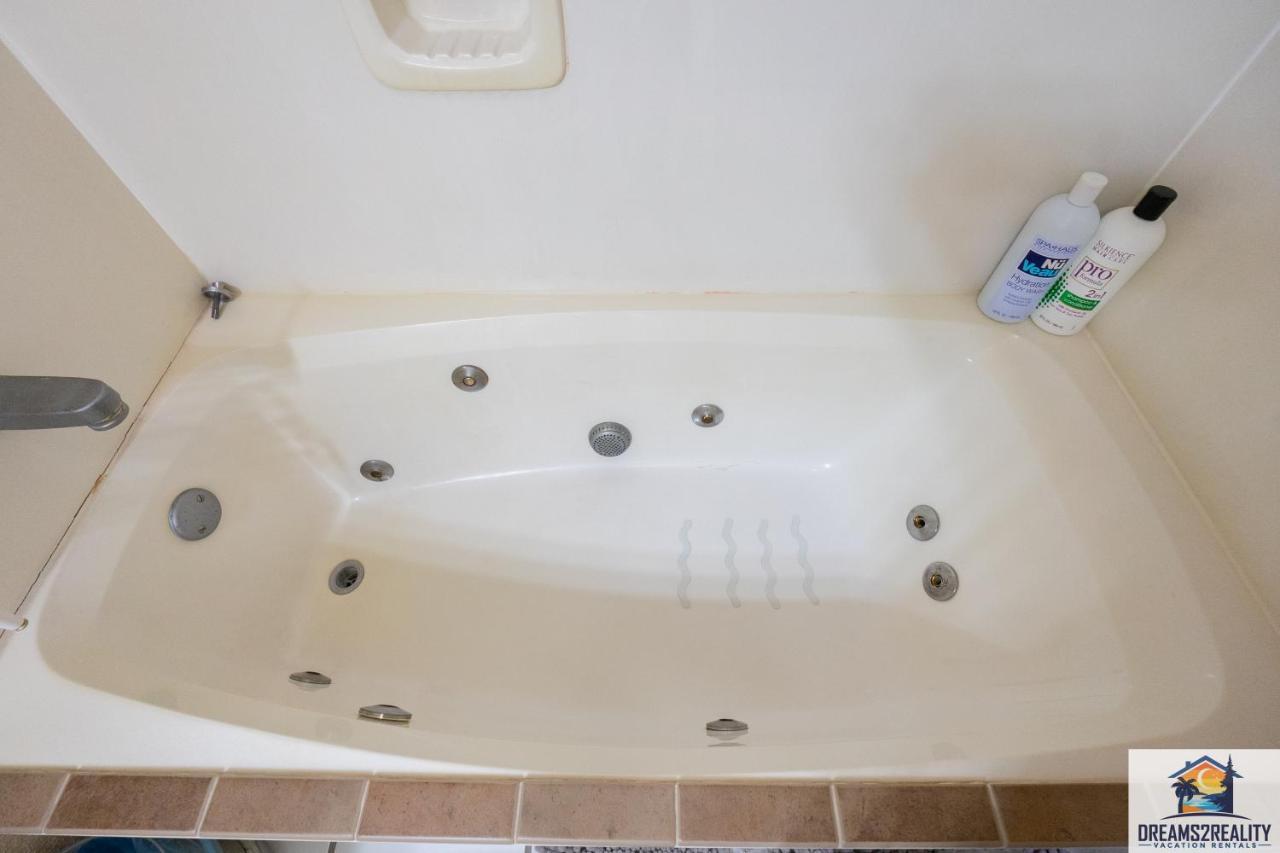 3 Bedroom - Near The Strip - Jacuzzi Tub - Free Tickets Included - Ch4-5