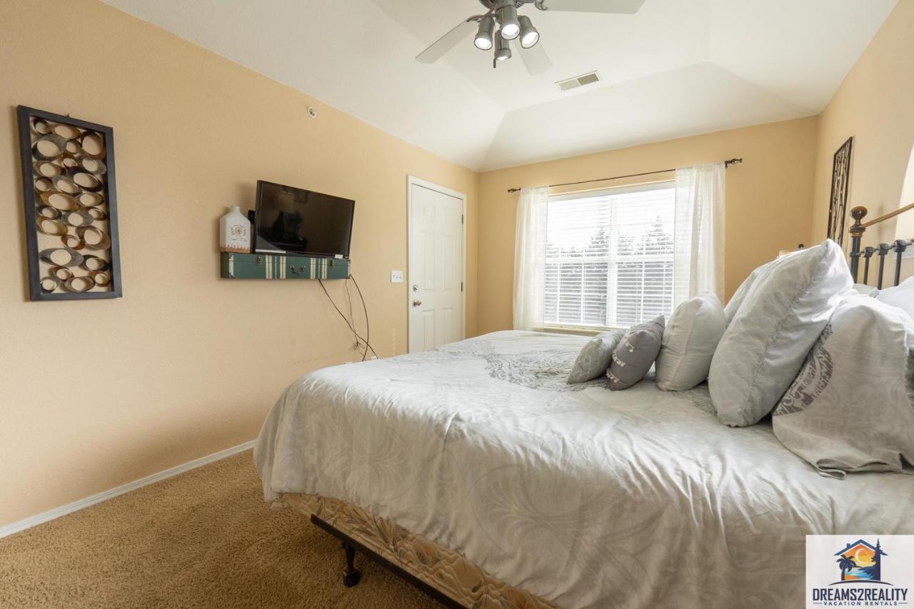 Holiday home 3 Bedroom - Near The Strip - Jacuzzi Tub - Free Tickets Included - Ch4-5