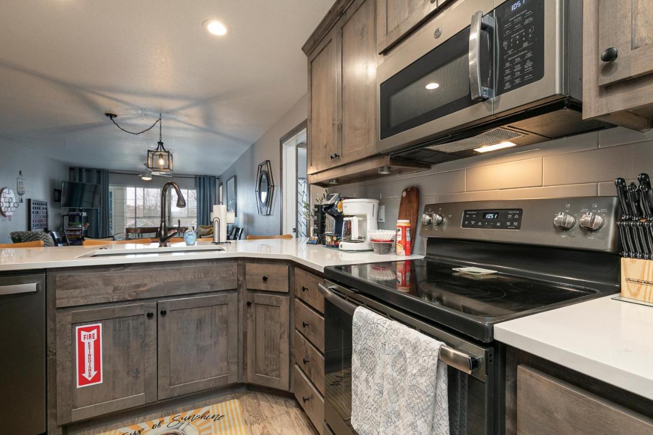 Holiday home 3br Updated - Family Games - Enclosed Patio - Free Tickets Included - Ch3-2 *
