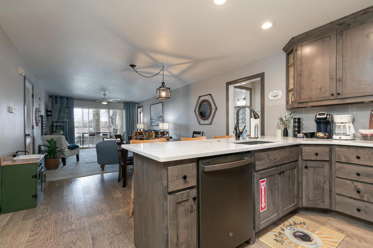 Holiday home 3br Updated - Family Games - Enclosed Patio - Free Tickets Included - Ch3-2 Branson