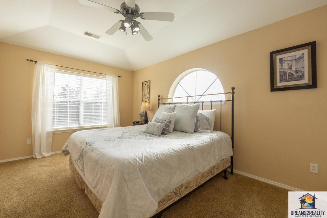 3 Bedroom - Near The Strip - Jacuzzi Tub - Free Tickets Included - Ch4-5 Holiday home Branson