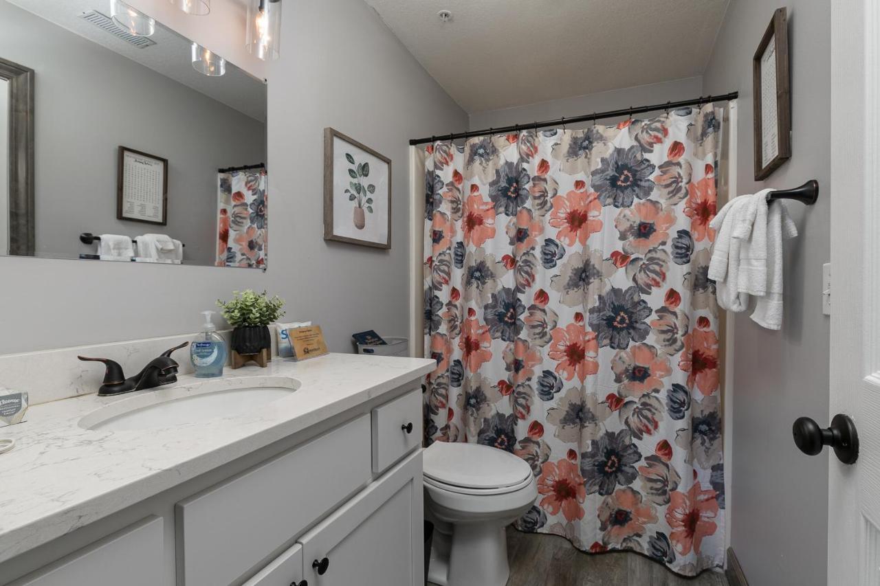 Holiday home 3br Updated - Family Games - Enclosed Patio - Free Tickets Included - Ch3-2