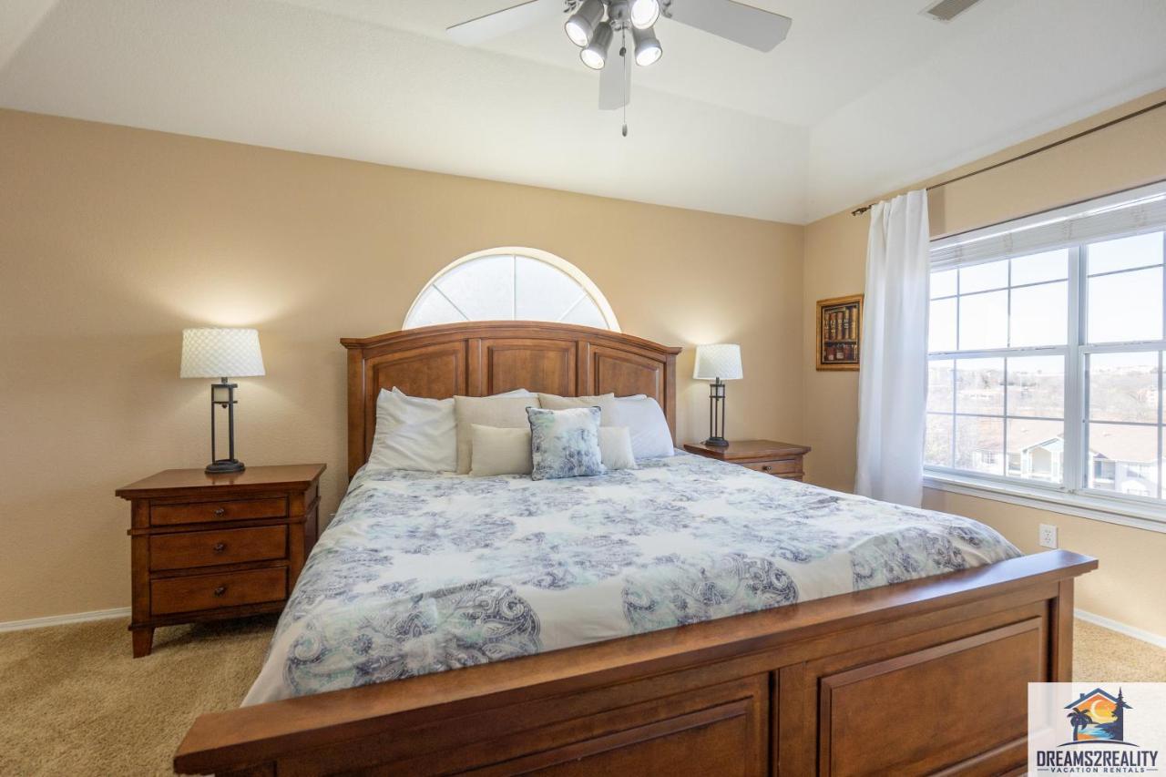Holiday home 3 Bedroom - Near The Strip - Jacuzzi Tub - Free Tickets Included - Ch4-5 *