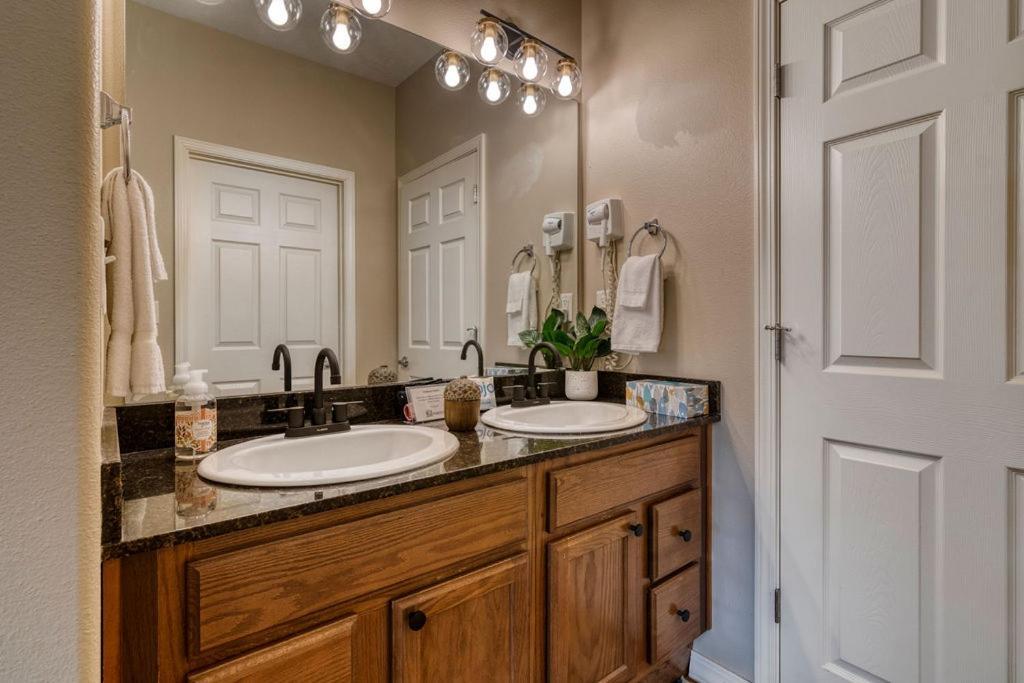 2br - Dock For Fishing - Jacuzzi Tub - Free Tickets Included - Mj4-130 Holiday home Branson