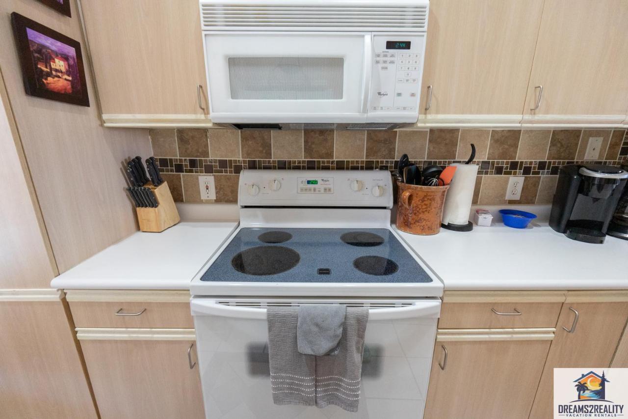 3 Bedroom - Near The Strip - Jacuzzi Tub - Free Tickets Included - Ch4-5 Holiday home *