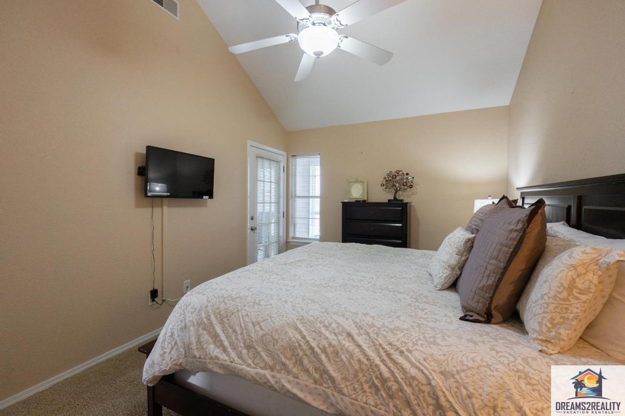 3 Bedroom - Near The Strip - Jacuzzi Tub - Free Tickets Included - Ch4-5