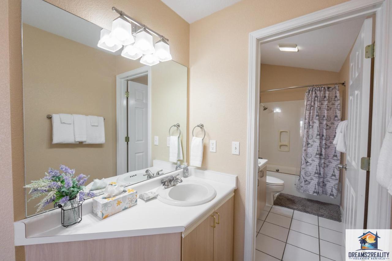 Holiday home 3 Bedroom - Near The Strip - Jacuzzi Tub - Free Tickets Included - Ch4-5