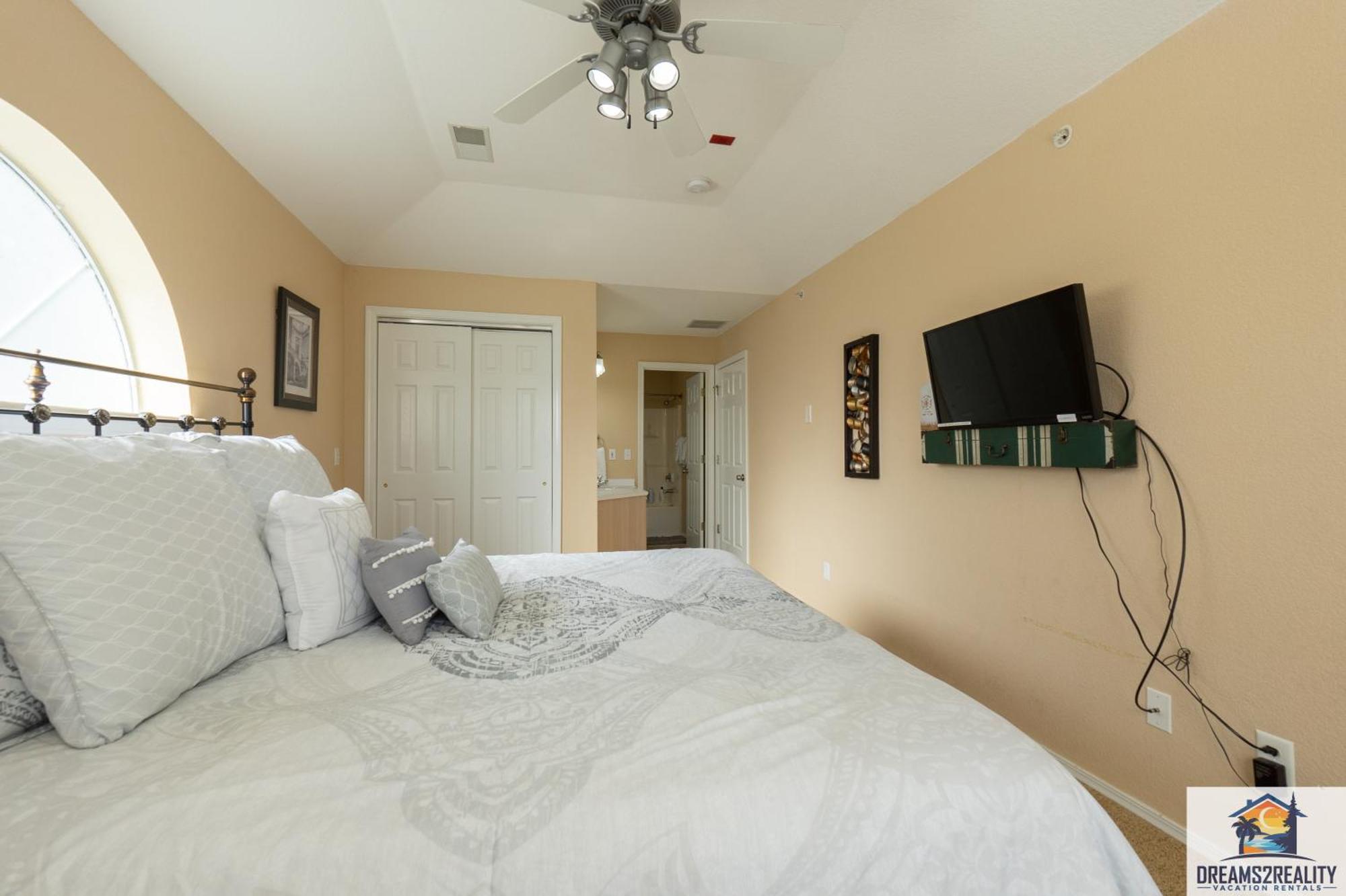 3 Bedroom - Near The Strip - Jacuzzi Tub - Free Tickets Included - Ch4-5