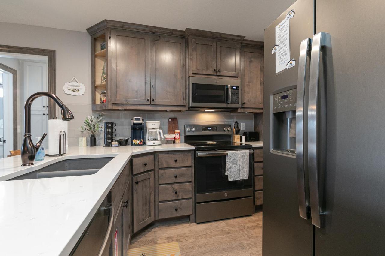 Holiday home 3br Updated - Family Games - Enclosed Patio - Free Tickets Included - Ch3-2 *