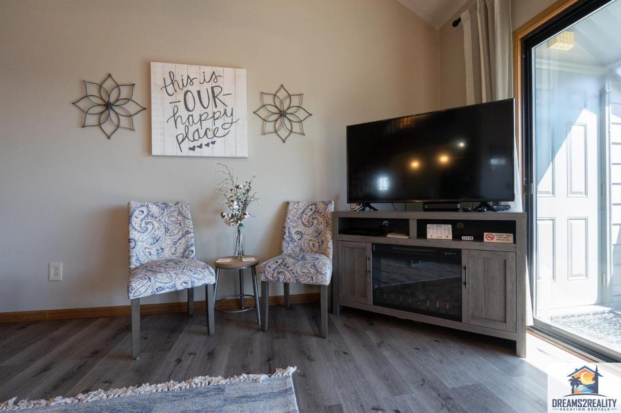 Lake View! Walk-in 3 Bedroom - Outdoor Pool - Free Tickets Included - Trh6-6 Branson