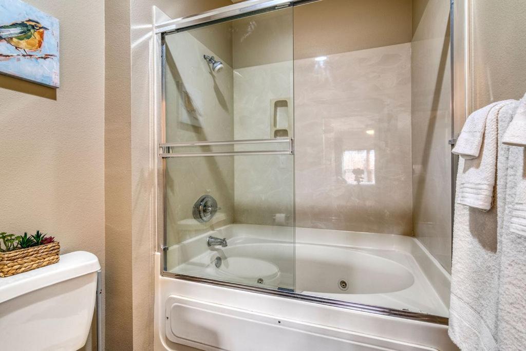 Holiday home 2br - Dock For Fishing - Jacuzzi Tub - Free Tickets Included - Mj4-130