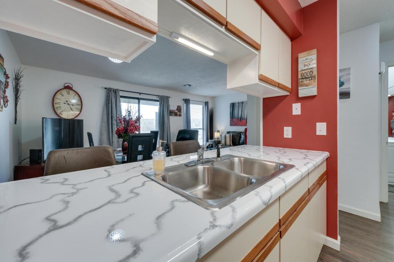 Apartment - 4 Miles From Landing!