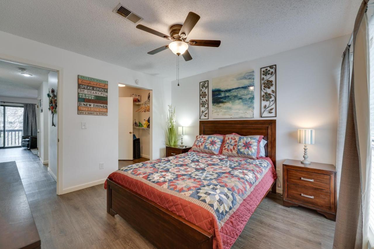 - 4 Miles From Landing! Apartment *