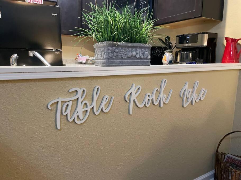 The Divine 409 1 Bdrm With Kitchen Apartment