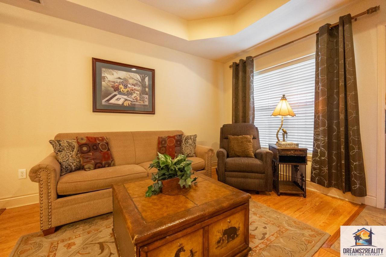 1bd King With 2 Person Jacuzzi Tub - Near The Strip - Free Tickets Included - T1-9 Holiday home