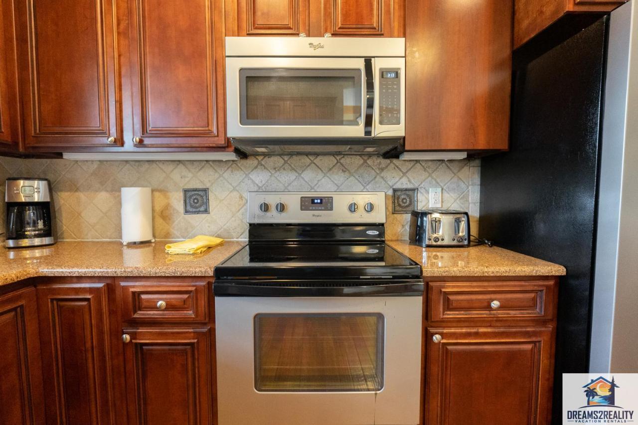 4bd Walk-in - Large Deck - Golf Course - Pool - Free Attraction Tickets Included - V120 * Branson