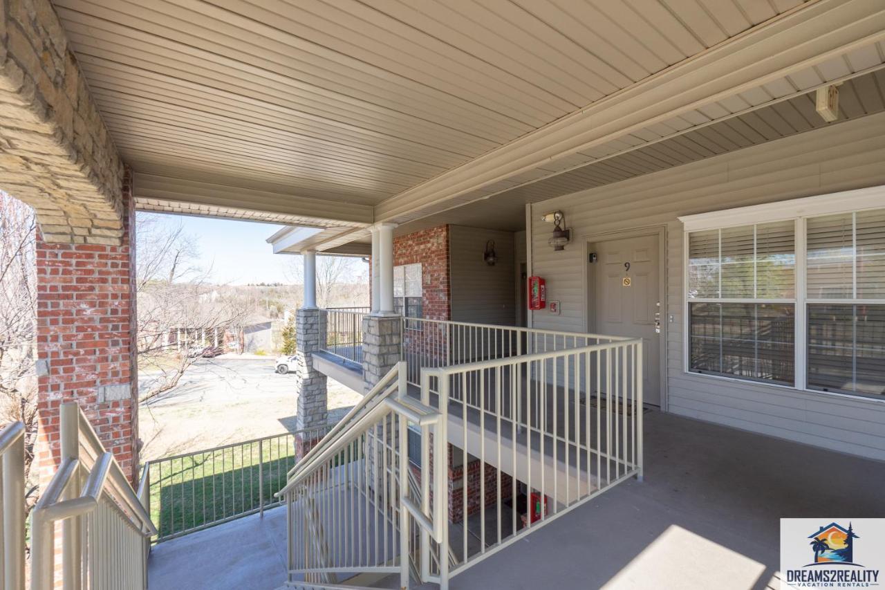 Holiday home 1bd King With 2 Person Jacuzzi Tub - Near The Strip - Free Tickets Included - T1-9 Branson