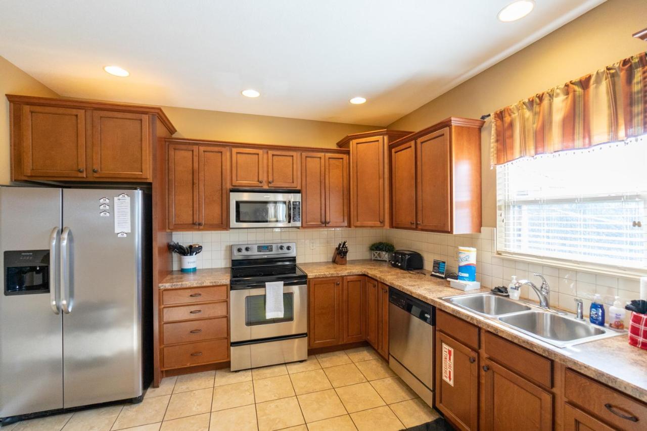Apartment 4br Walk-in - Pool Table - Hot Tub - Fire Pit - Free Tickets Included - Dv164