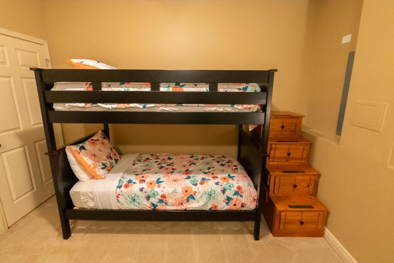 Apartment 4br Walk-in - Foosball Table - Hot Tub - Fire Pit - Free Tickets Included - Dv166 *