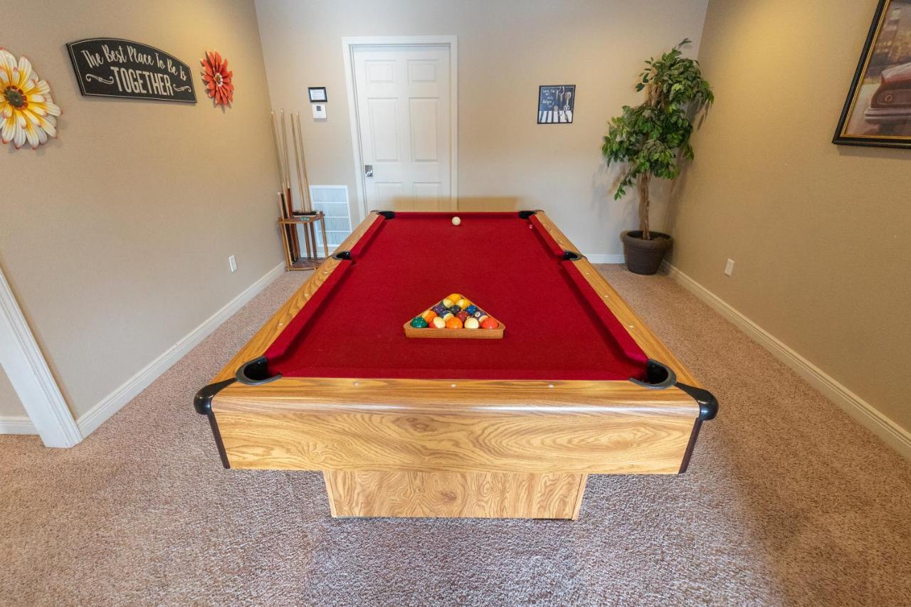 4br Walk-in - Pool Table - Hot Tub - Fire Pit - Free Tickets Included - Dv164