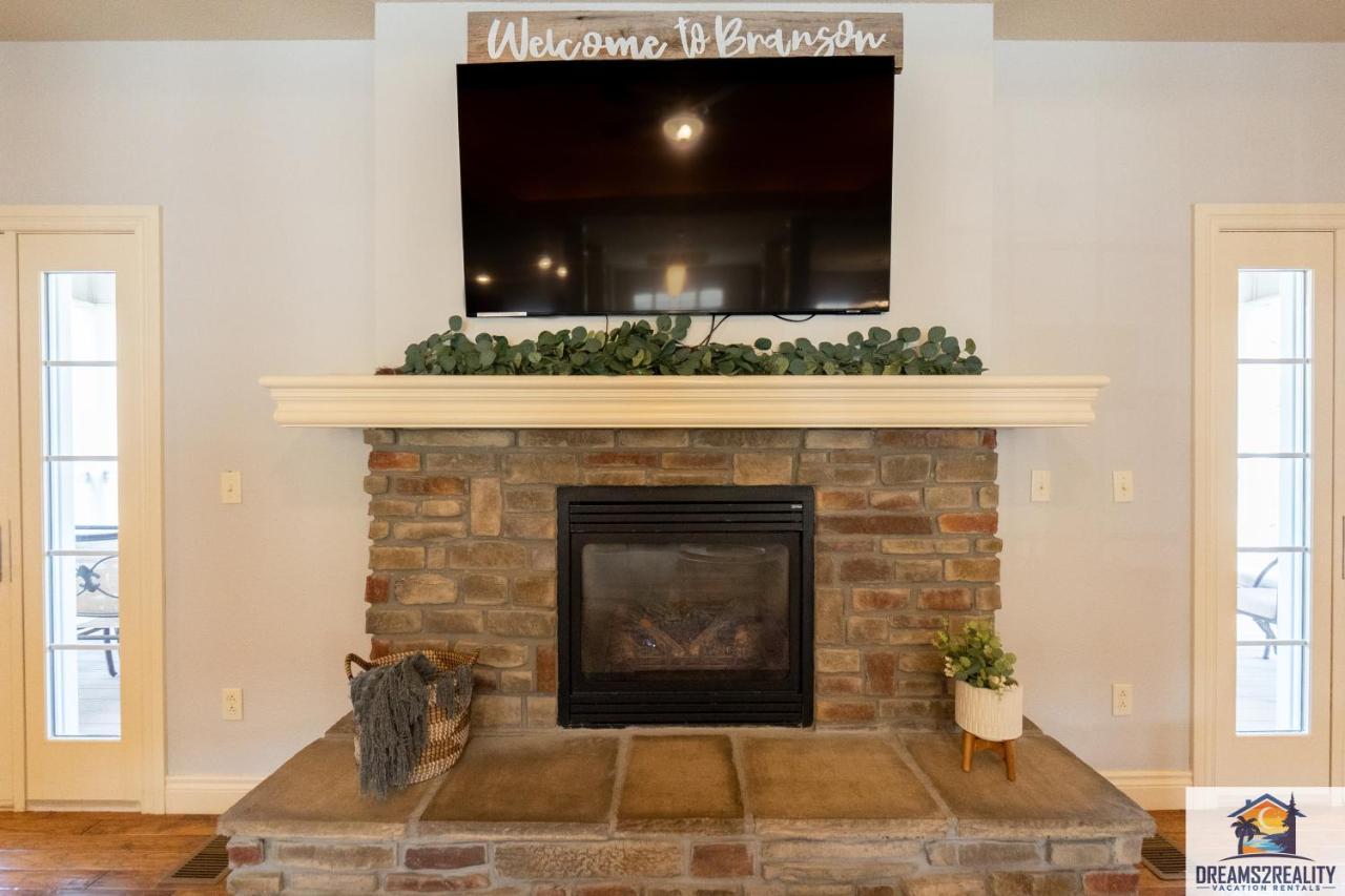 4bd Walk-in - Large Deck - Golf Course - Pool - Free Attraction Tickets Included - V120 *