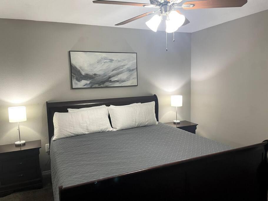 Luxury Modern By The - Breezy Escape Holiday home Branson