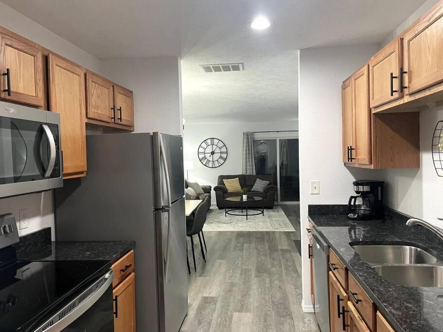 Holiday home Luxury Modern By The - Breezy Escape Branson