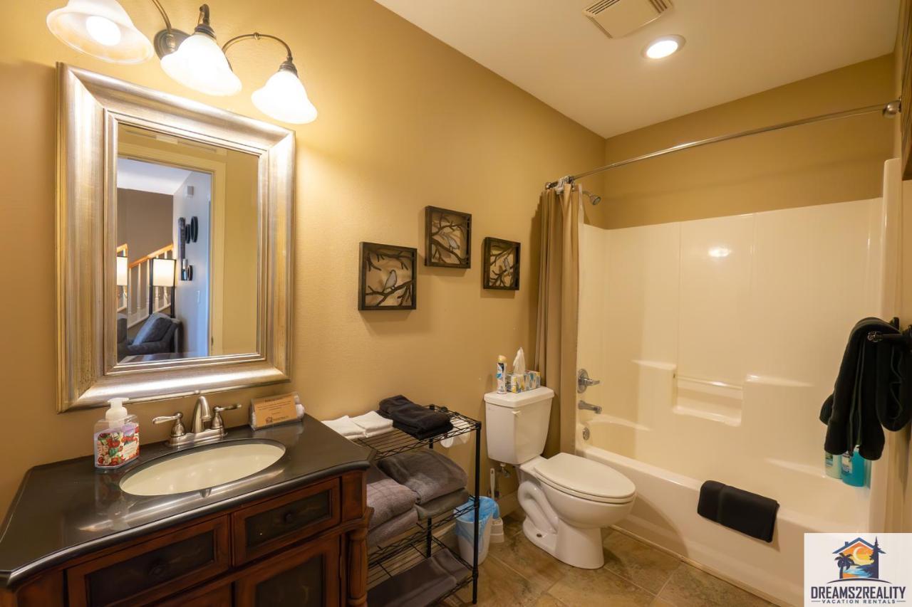 4br Walk-in - Foosball Table - Hot Tub - Fire Pit - Free Tickets Included - Dv166 Apartment