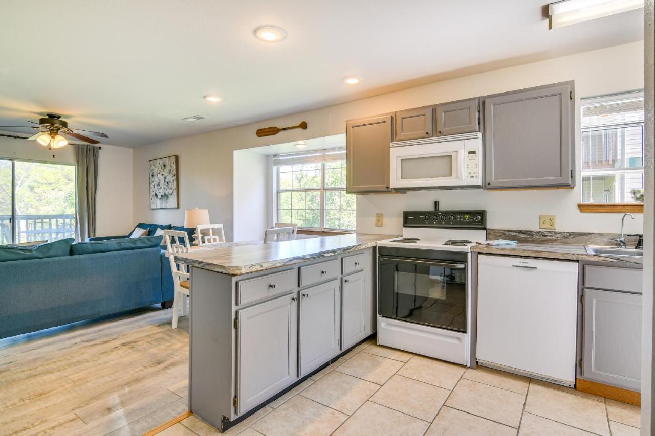 Escape With Pool Access, Grill And Balcony! Branson