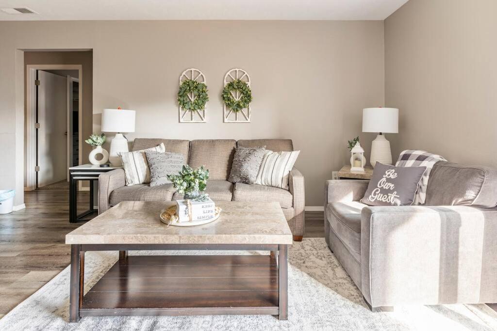 3br Primelocation! Apartment *