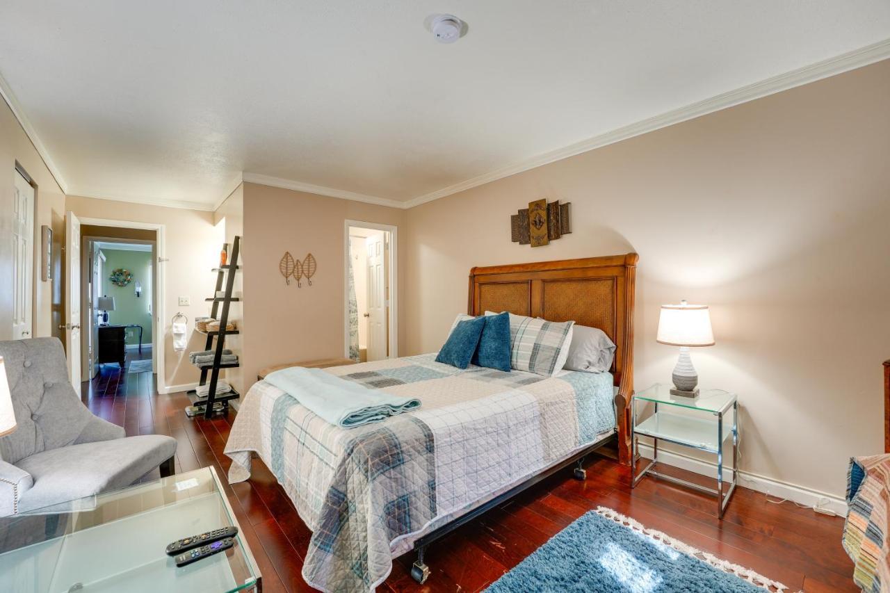 With Golf Course Views! Apartment