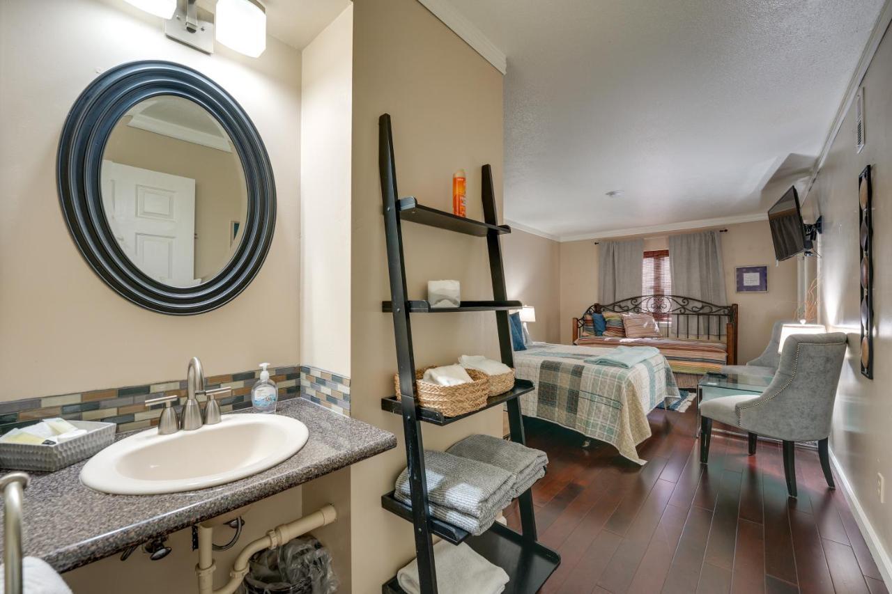 Apartment With Golf Course Views! *
