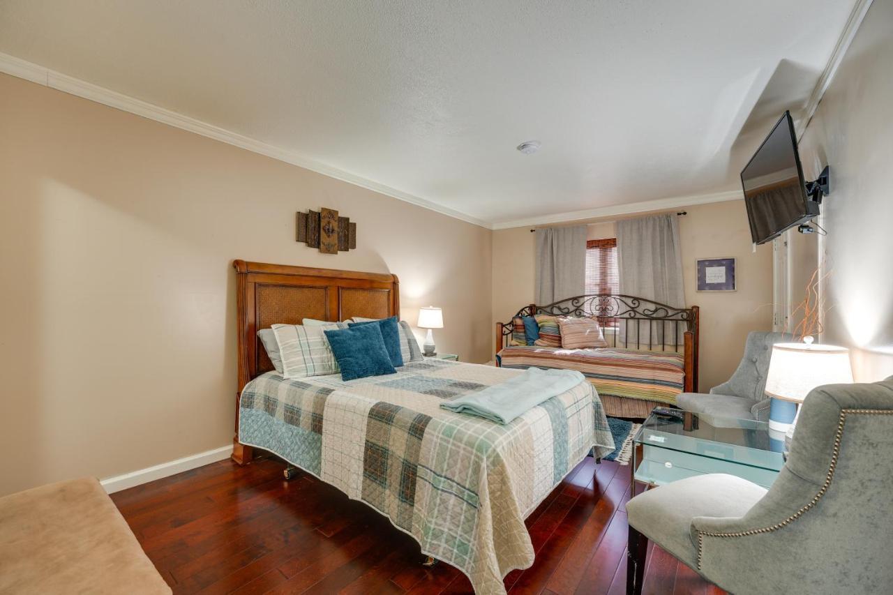 Apartment With Golf Course Views!