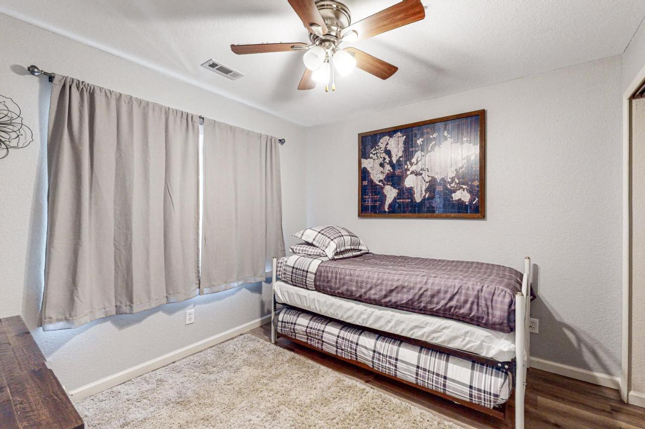 Grateful & Thankful Apartment