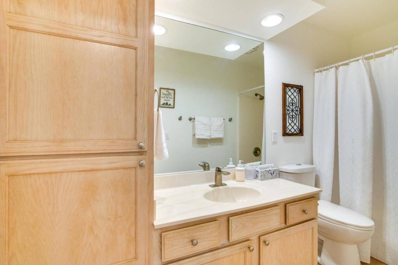With Screened Patio, Pool Access * Branson