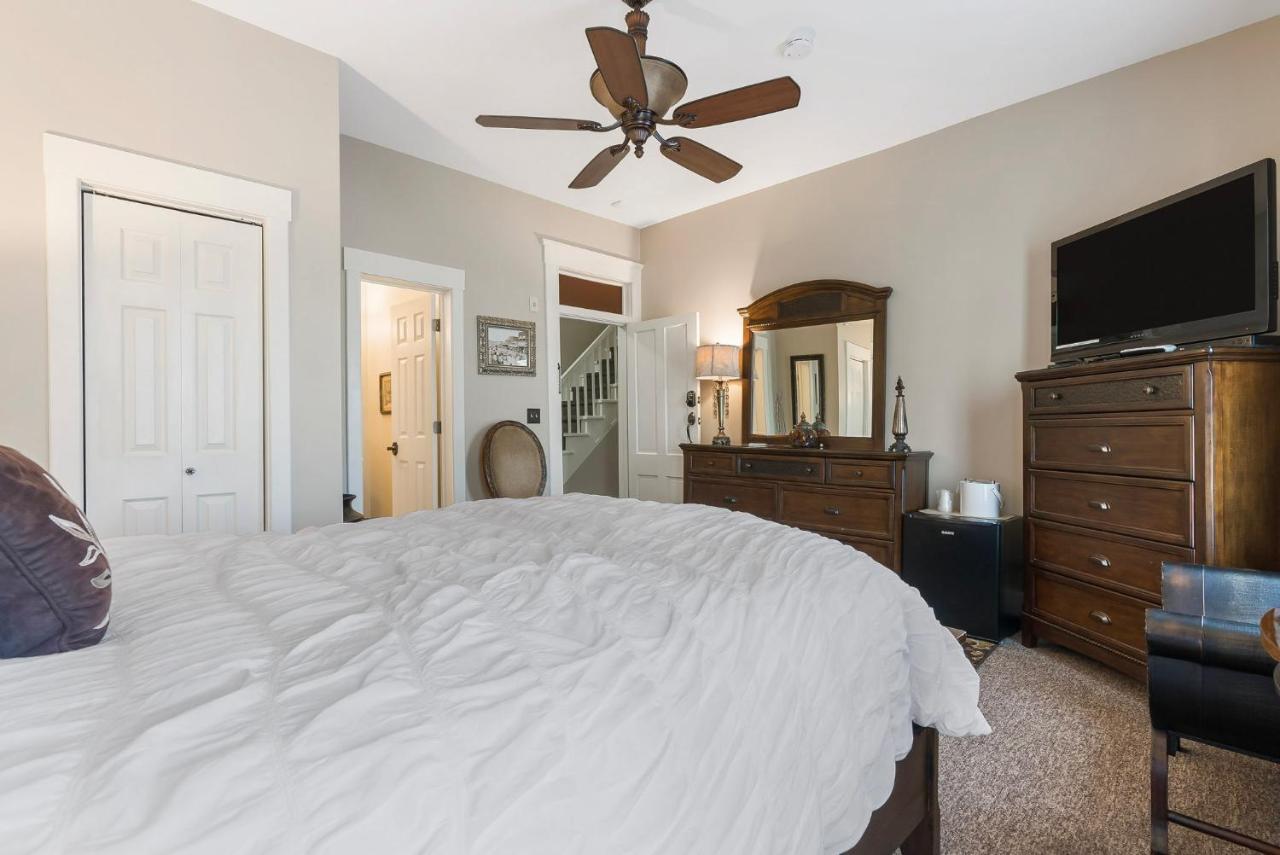 Hotel Historic - Heritage With Queen Bed - Downtown - Free Tickets Included Branson